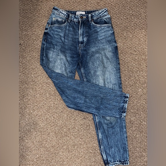 Almost new/ Perfect condition Bershka mom jean in dark stone!! - Picture 1 of 3